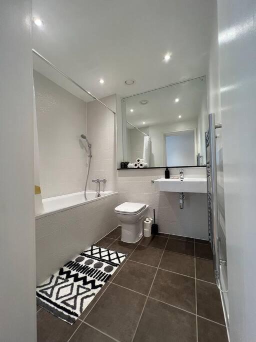 2 Bedroom Modern City Centre Bournemouth Apartment Exterior photo